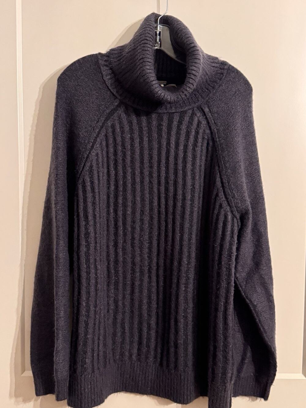 Women Free People Blue Gray turtleneck sweater Sz L Fisherman Cable knit Warm